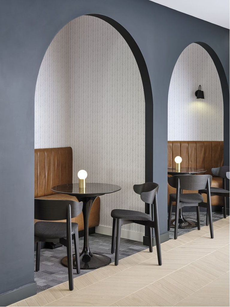 Zakelijk interieur: meer werkgeluk, verbinding en minder verzuim